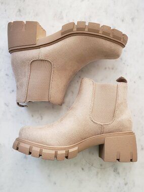 Soda PIONEER Women Mid Heel Chelsea Fashion Ankle Bootie, LT Wheat - New